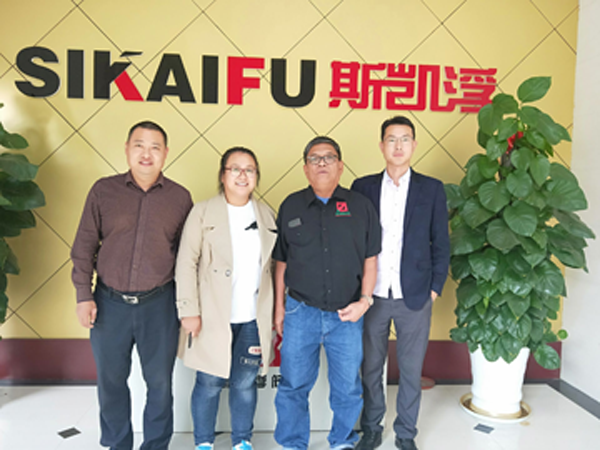 菲律宾客户来访爱游戏平台阀业